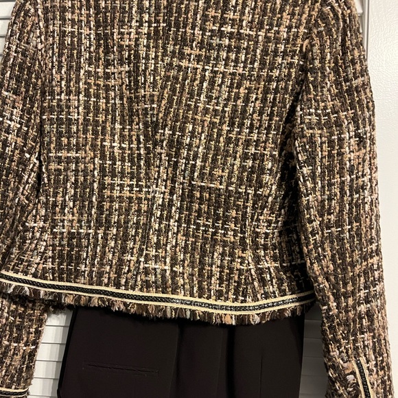 Misses Allen Schwartz 2-piece pant suit. Good condition. Size 12. $30 - Picture 3 of 4